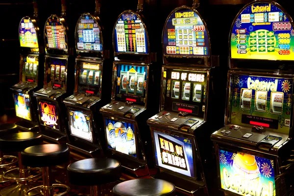 Live esports match display with real-time score updates and betting odds on apletoto platform
